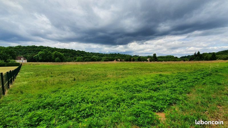Terrain 2453 m² · à Issac · 22 500 €