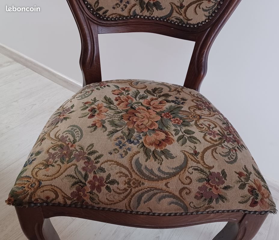 Chaise ancienne en bois rembourrée (image 3)
