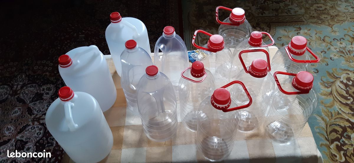 Bouteilles en plastique (image 1)