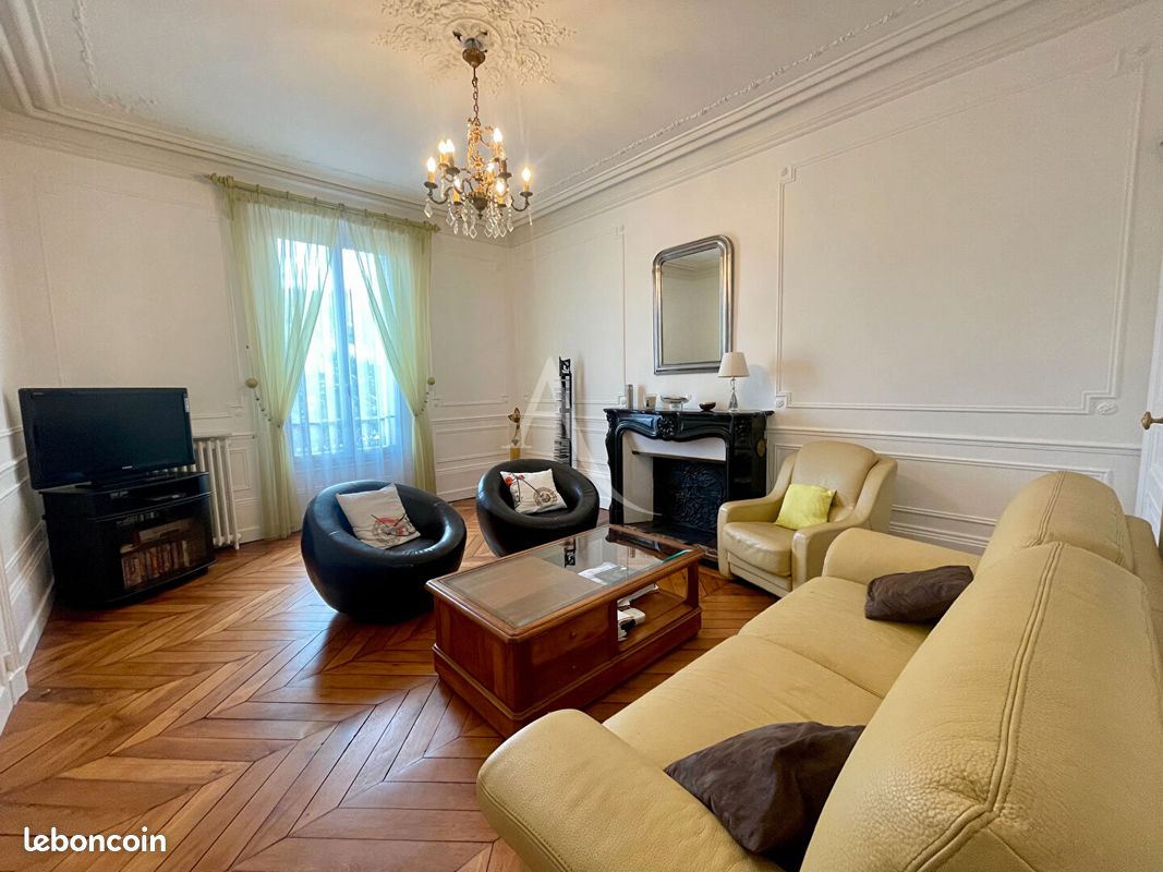 Maison 12 pièces 300 m² · à Chartres · 300 m² · 945 000 €