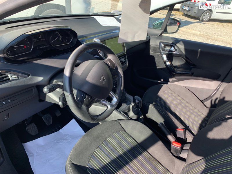 Peugeot 208 1.2 VTI 82cv Urban Soul (image 3)