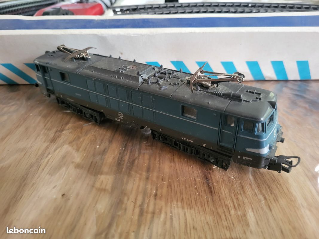 LOT RAILS COURBES jouef lima.rails.jouef.lima.locomotive.train electrique. EUR 5,00 - FR