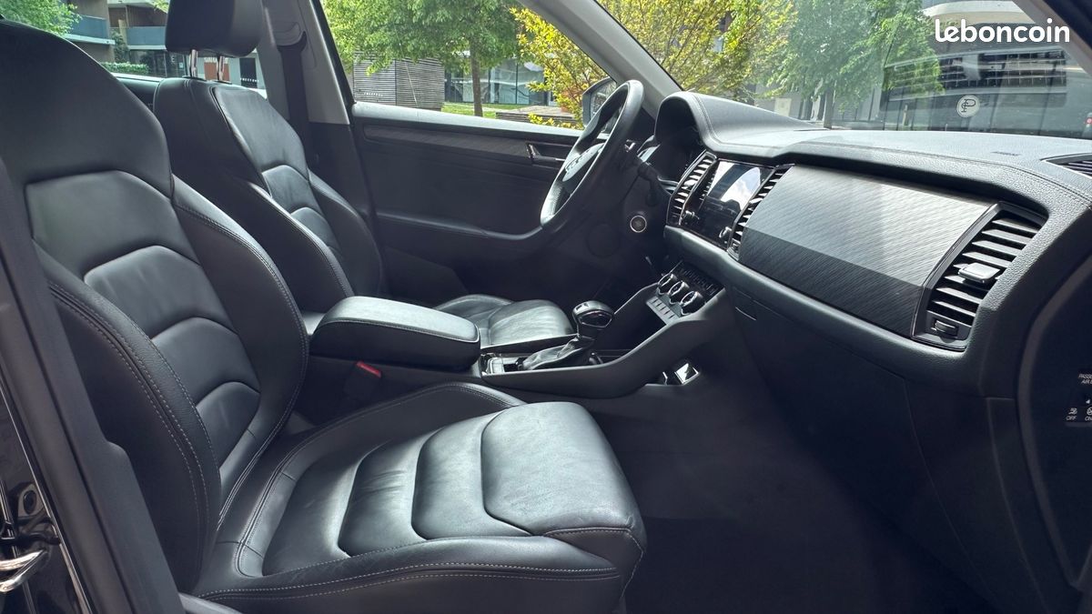 Skoda kodiaq 2.0 tdi 150 ch scr style 4x2 dsg 7pl / toit ouvrant / entretien constructeur (image 19)