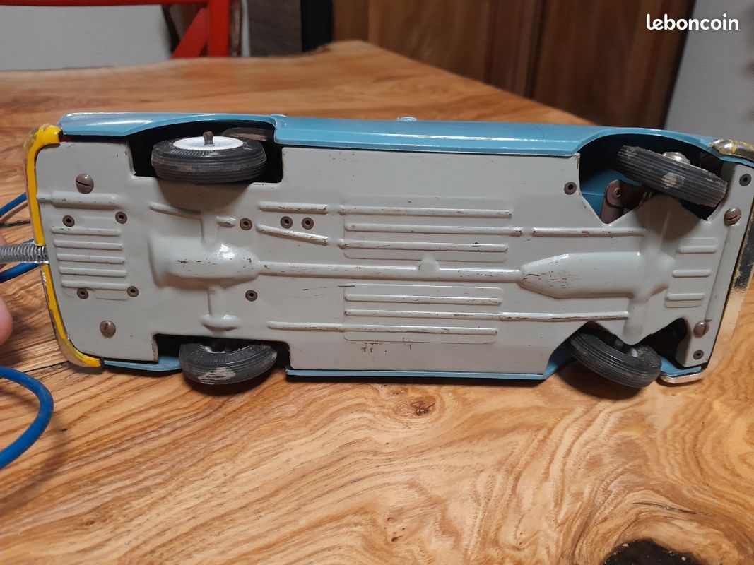 GAMA Mercedes 220 SE filoguidée échelle 1/12 de 34 cm de long - Collection