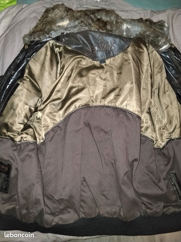 Bonjour j ai 1 blouson cuir Redskins serie limité avec fourrure du col en lapin taille L couleur marrons (image 1)