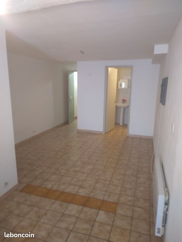 Appartement 1 pièce 27 m² · à Pierrefeu-du-Var · 27 m² · 460 €/mois