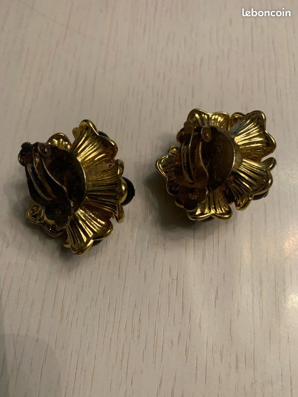 Boucles d'oreilles dorées vintage. Signe PL (D'occasion) à Peseux pour