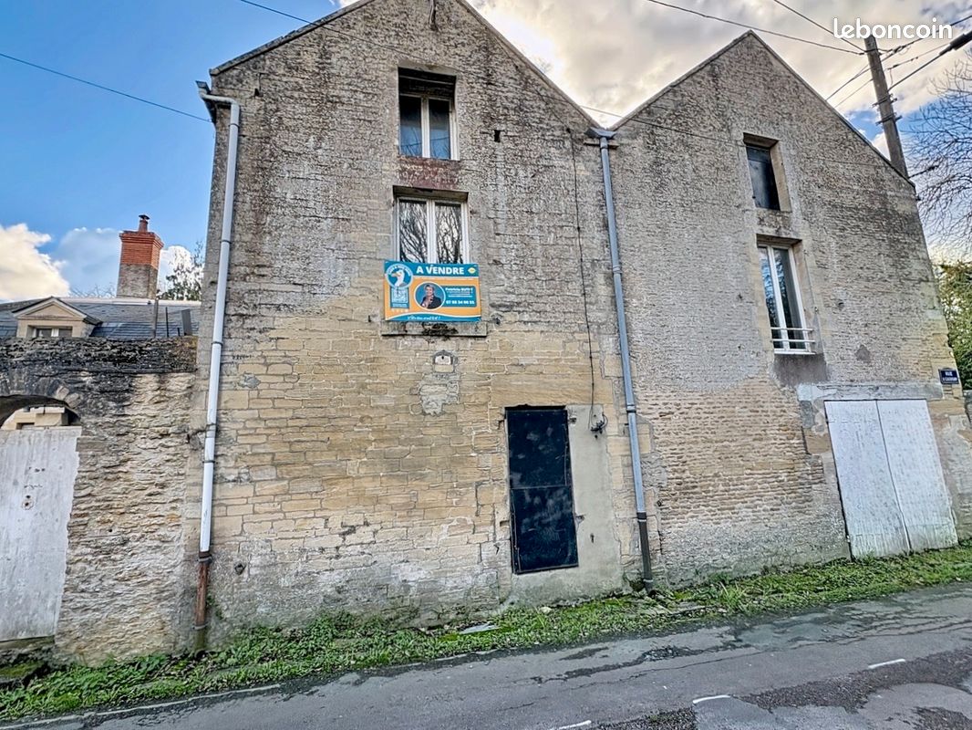 Maison 12 pièces 338 m² · à Bernières-sur-Mer · 338 m² · 250 000 €