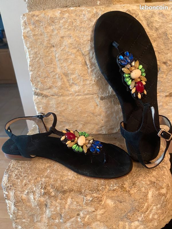 Superbes sandales cuir noir avec broche , de Twin-Set (image 3)