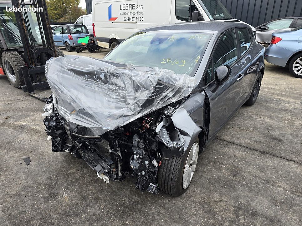 Renault Clio 5 blue-dci 100cv accidentée (image 2)