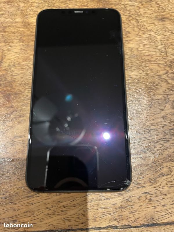 IPhone 11 pro max Gris sidéral / Noir 64 giga (image 2)