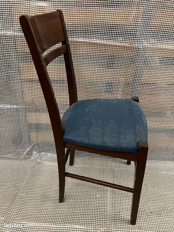 Chaise en bois assise simili cuir bleu usé (image 2)