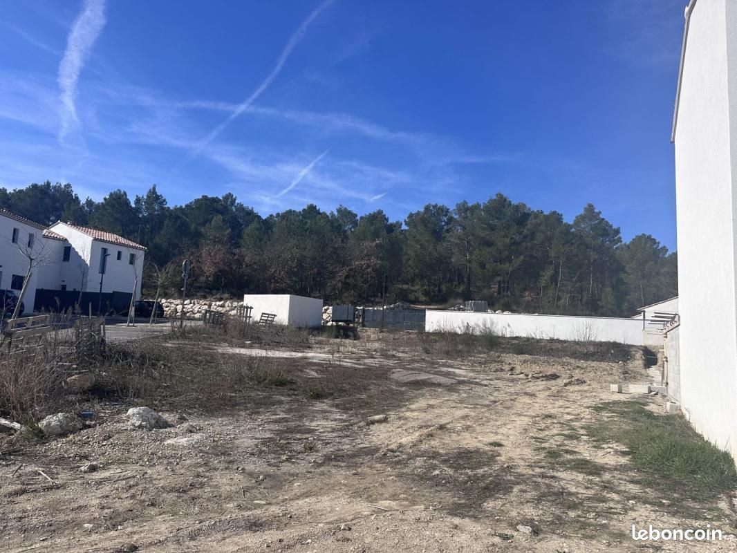 Terrain 558 m² Le Puy Sainte Reparade · à Le Puy-Sainte-Réparade · 230 000 €