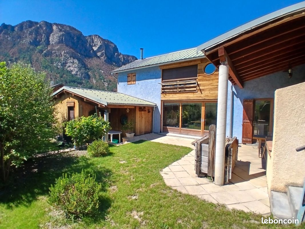 Maison 5 pièces 135 m² · à La Roche-de-Rame · 135 m² · 449 000 €