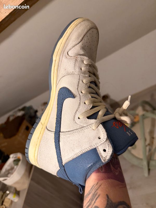 Nike dunk sb lost at sea (image 1)