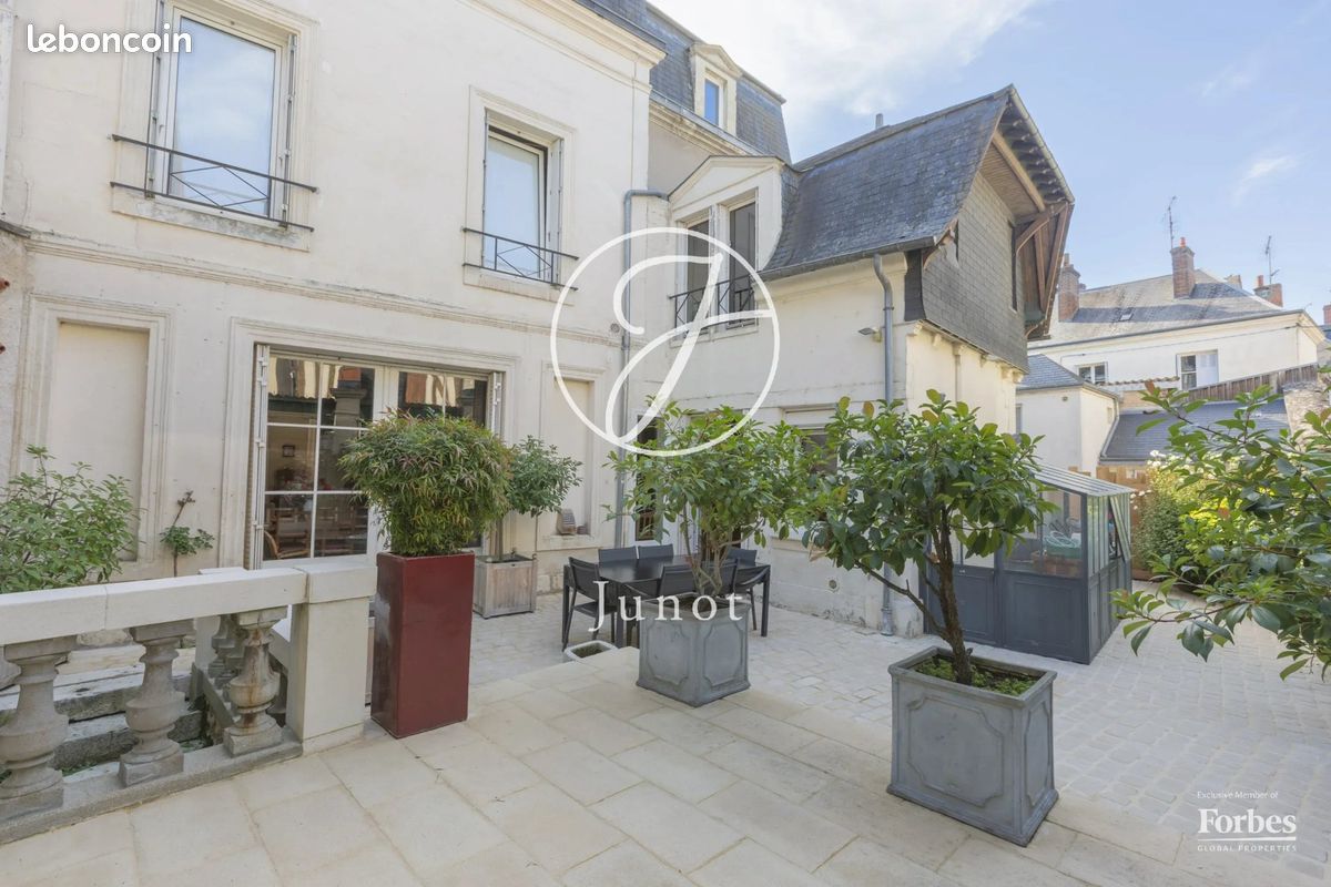 Maison 12 pièces 350 m² · à Vendôme · 350 m² · 680 000 €