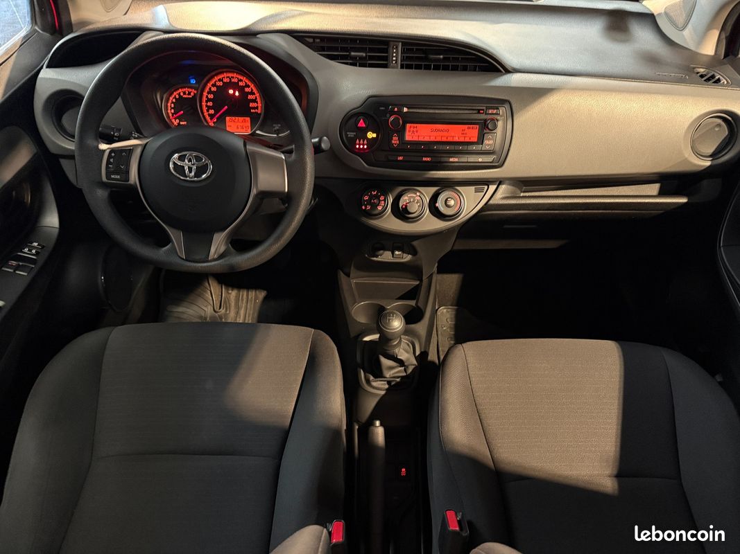 TOYOTA YARIS LCA2 69cH ACTIVE / 2EME MAIN / SUIVI COMPLET / COMMANDES AU VOLANT / CLIM (image 12)
