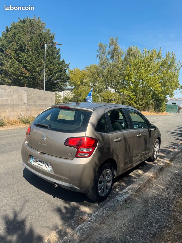 Citroen C3 1.4i Attraction Citadine (image 3)