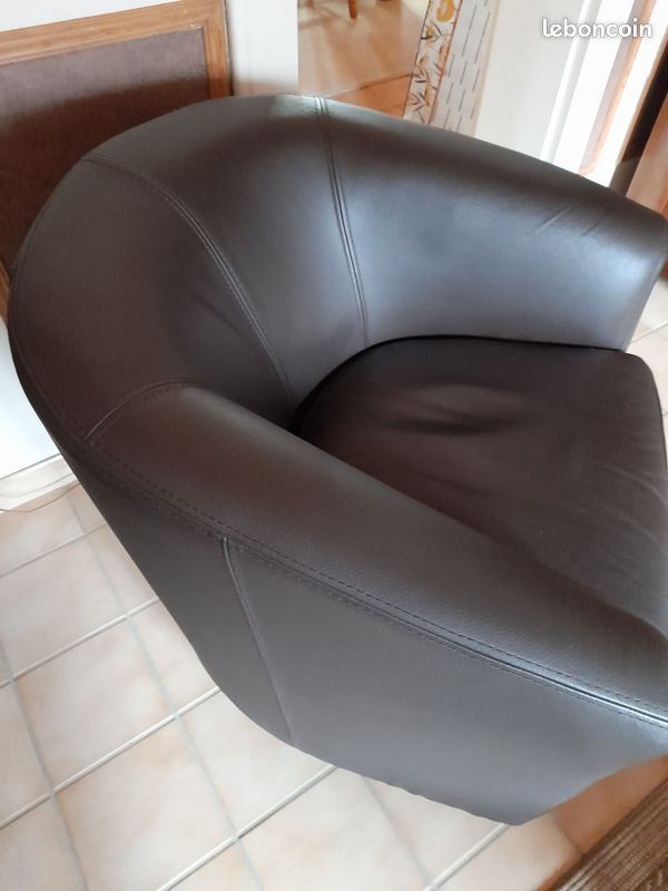 Fauteuil en cuir noir (image 3)