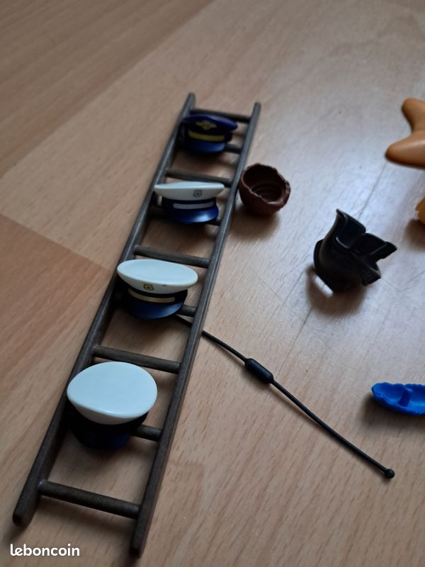 Lot de petits accessoires playmobil (image 4)