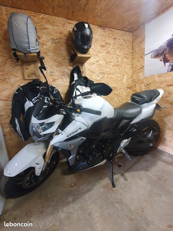 Suzuki gsr 750 (image 2)