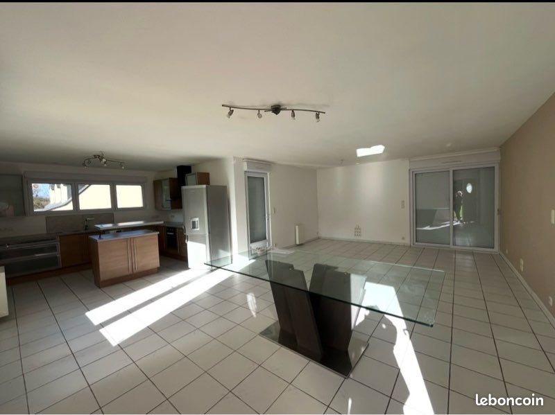 Maison 8 pièces 110 m² · à Rostrenen · 110 m² · 875 €/mois