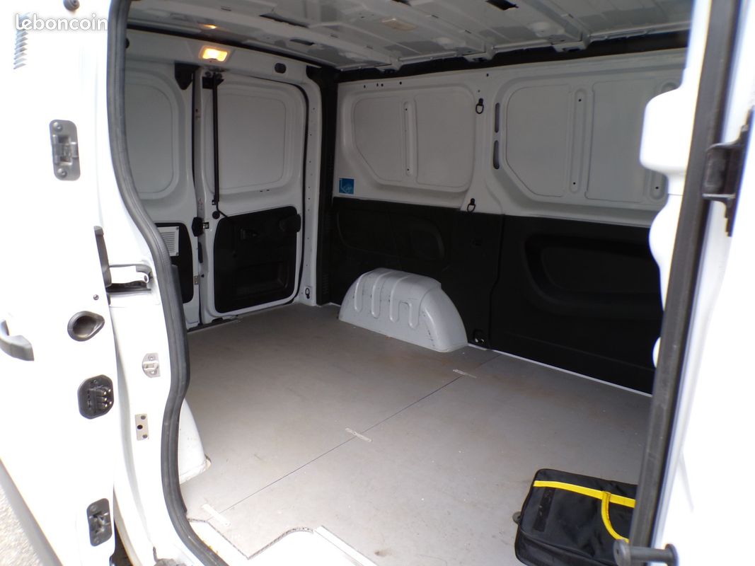 Renault Trafic III Fourgon 2.L 130CH L1H1 2T8 Grand Confort (image 13)