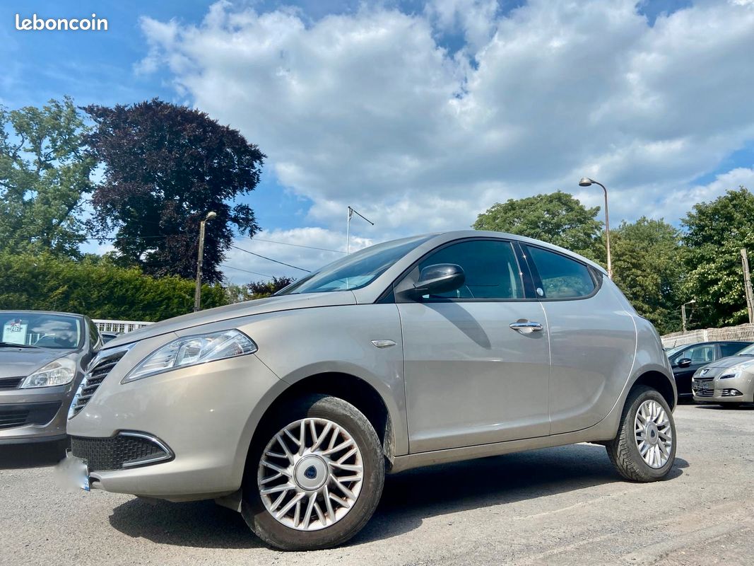 Lancia ypsilon 0.9 chaine de distri 76022 kms garantie 48 mois possible (image 4)