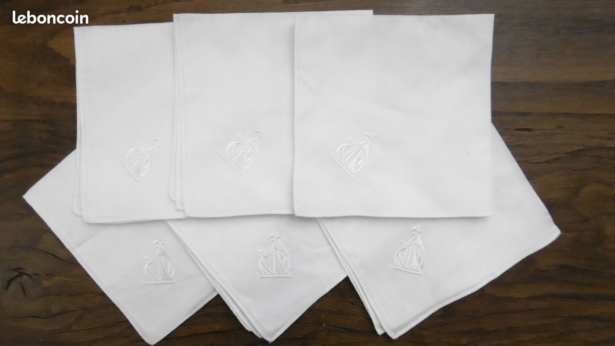 6 mouchoirs blancs brodés emblème parfum Lanvin (image 1)