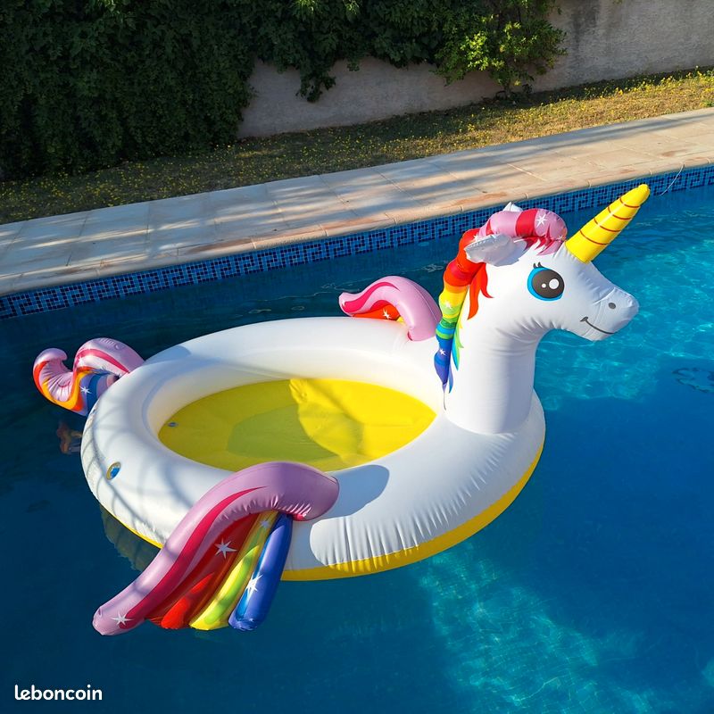 Bouée licorne géante gonflable 251x163x145cm - Intex