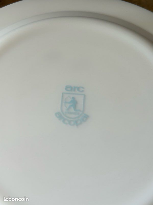 8 assiettes Arcopal vintage (image 3)