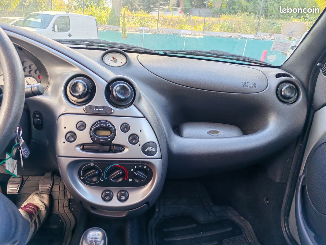 FORD KA 1.3 60ch - GRIS - 29/01/2001 - 117 100 KM - 3 490 - Garantie 3 mois incluse - Idéal ville ou jeune conducteur (image 7)