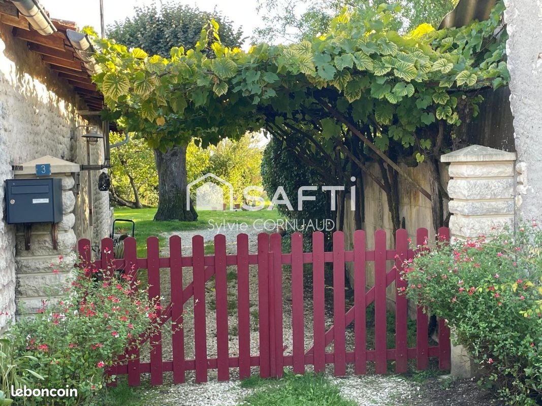 Maison 5 pièces 150 m² · à Courcoury · 150 m² · 241 000 €