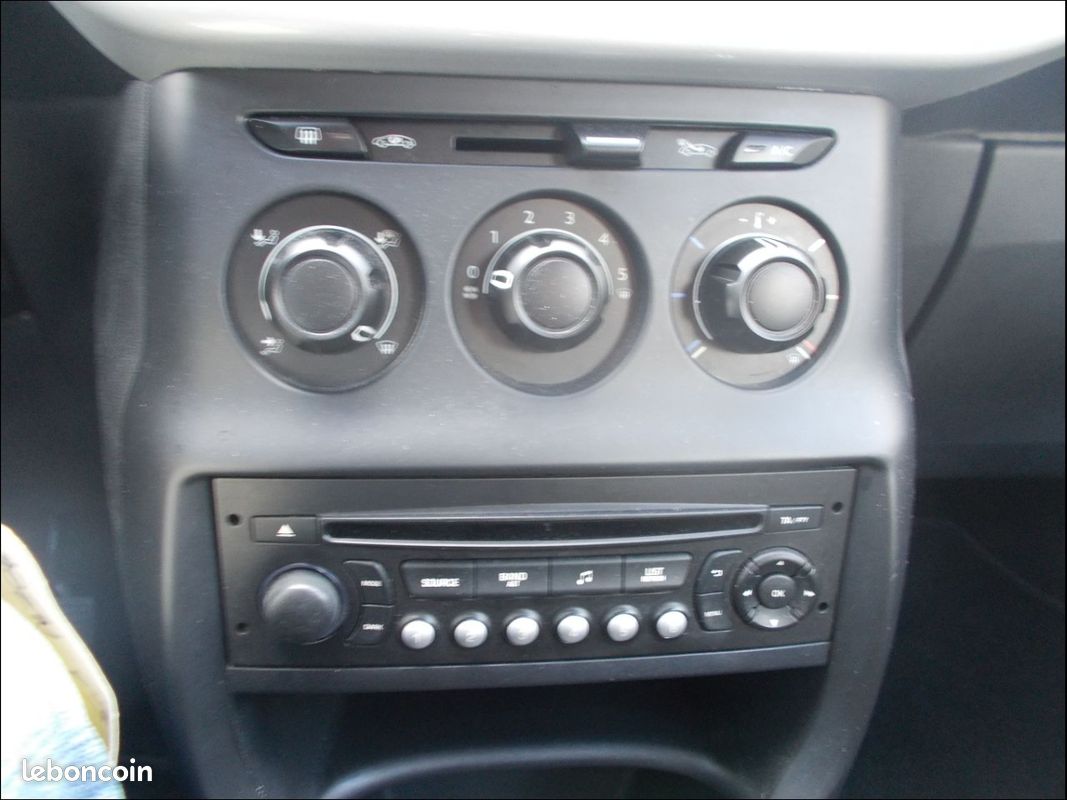 Citroën C3 (2) PureTech 82 BVM Attraction (image 9)