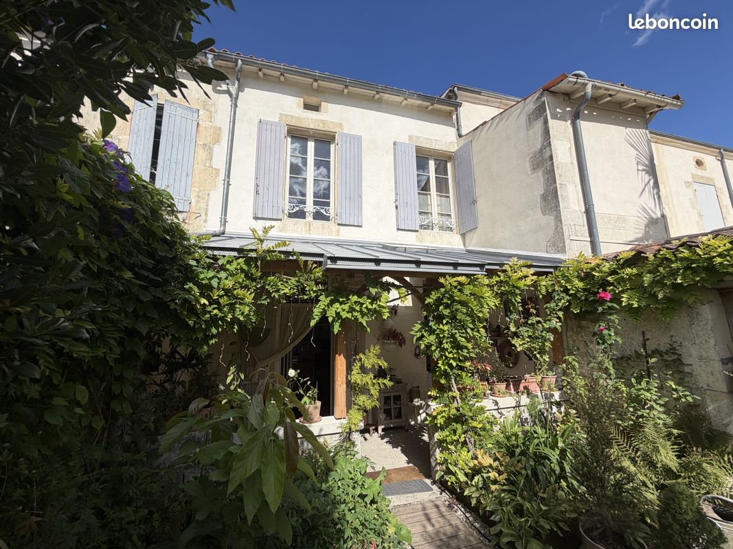 Maison 4 pièces 93 m² · à Saint-Jean-d'Angély · 93 m² · 230 000 €