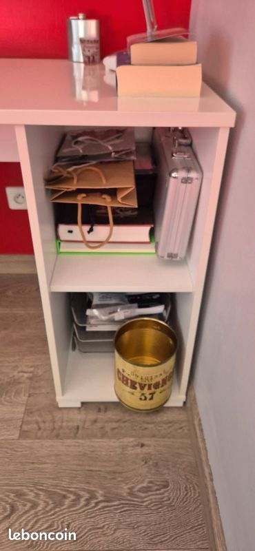 Bureau (image 2)