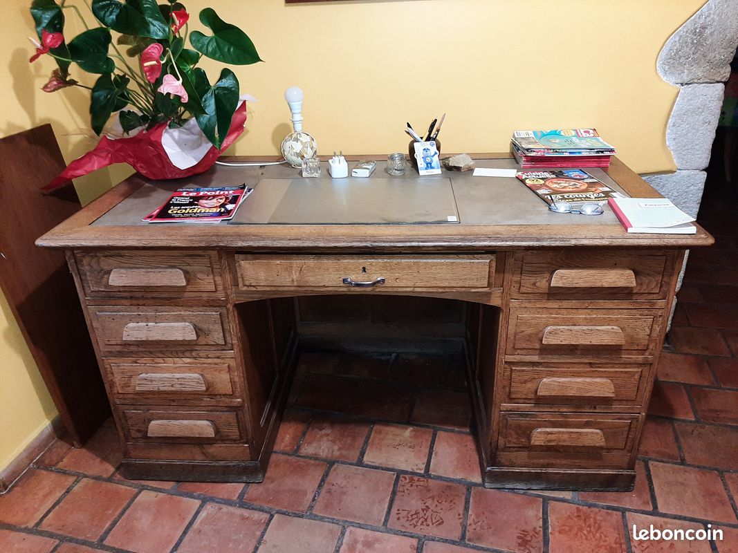 Bureau de notaire (image 1)