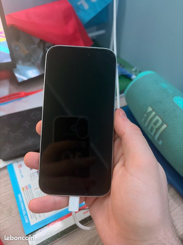 Iphone 15 bleu clair (image 2)
