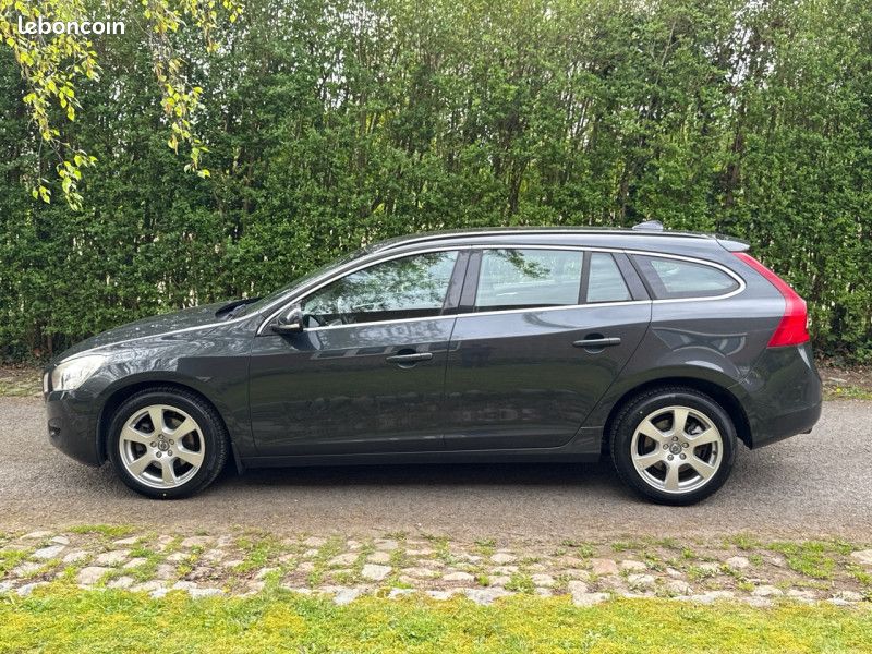 Volvo V60 T3 150CH MOMENTUM - 76.000KM * 1ERE MAIN * GARANTIE (image 5)