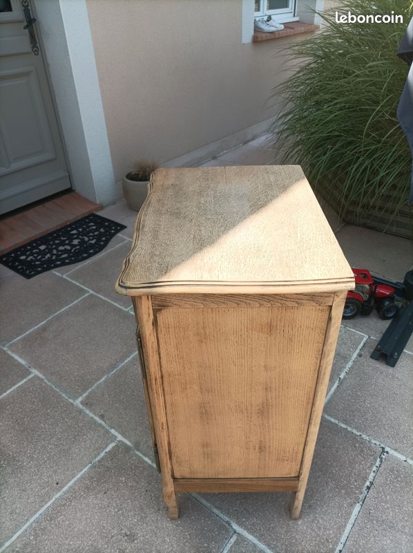 Commode (image 1)