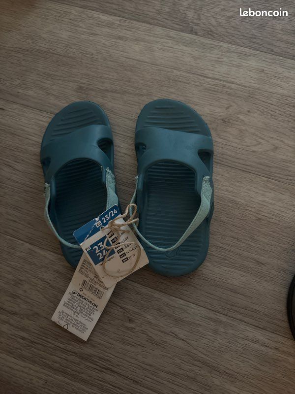Sandales bébé Decathlon bleu – neuves (image 1)