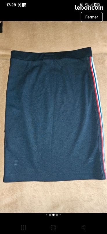 Jupe tommy jeans taille S en bon état (image 5)