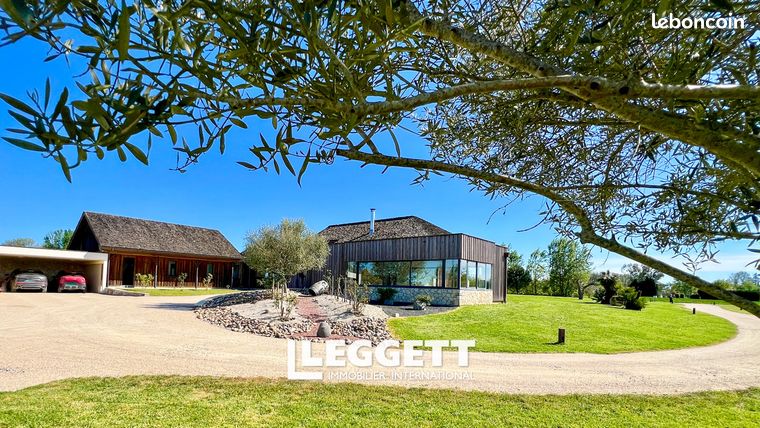Maison 4 pièces 320 m²
