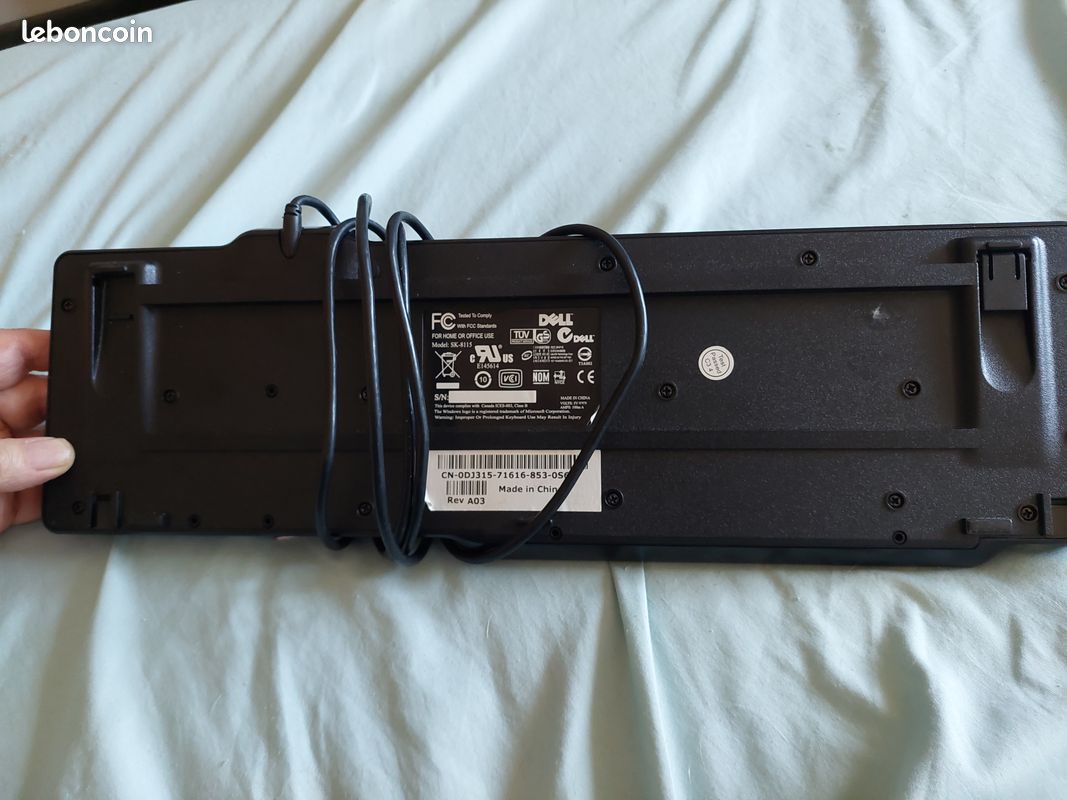 Clavier Dell - il est neuf ( Mais 1 pied manquant) (image 5)