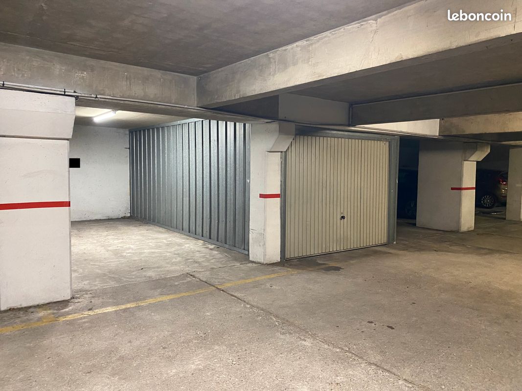Grande Place de Parking - Accès PMR + Borne Électrique Individuelle · à Paris · 28 000 €