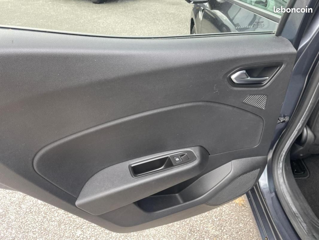 Renault Clio V E-Tech 140 - 21N Limited (image 25)
