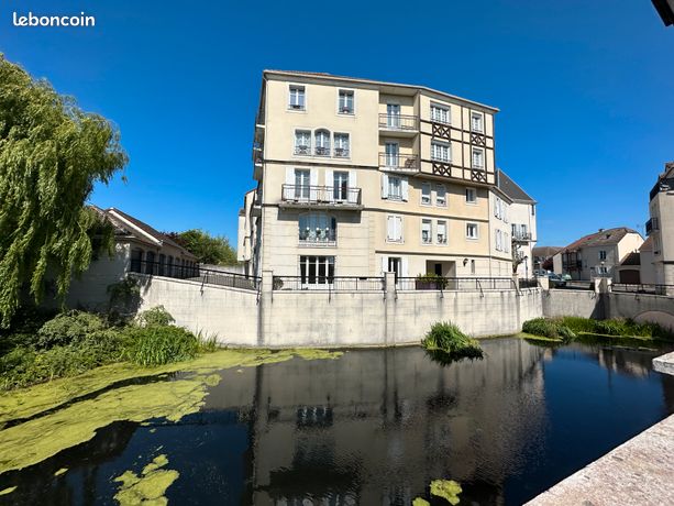 Direct Proprietaire, Appartement 3 pieces rénové Grand salon, grande terrasse au pied du lac