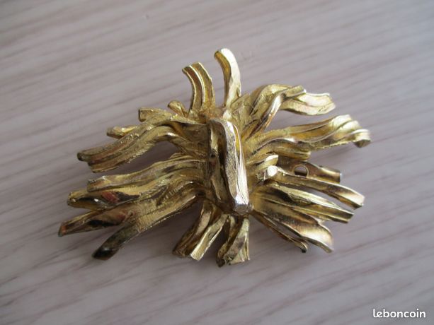 Grande Broche Vintage Linda Hattab Paris En Métal Doré - Bijou Ancien De Créateur, Occasion