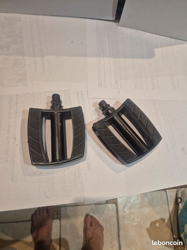 2x Caches Poussière LYOTARD Pédale Vélo Ancien