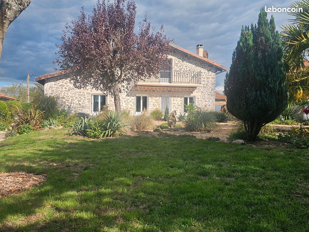 Maison 7 pièces 192 m² · à Busserolles · 192 m² · 288 850 €